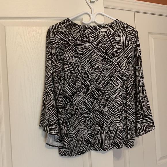 Elle - L - Cotton/Modal Flutter-sleeved Top - Picture 6 of 6